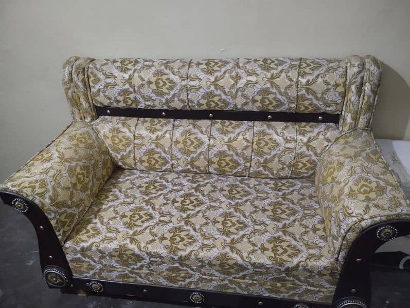 1,2,3 Sofa set Good Condition for sale 0