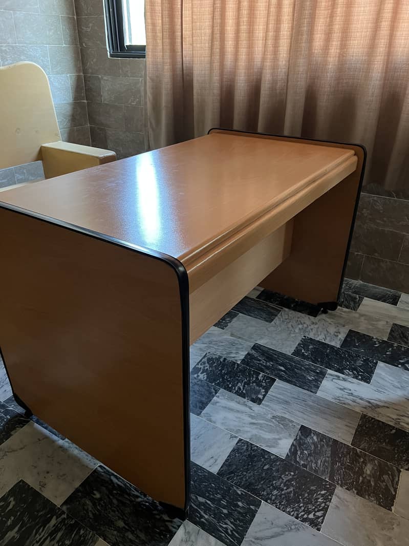 Office table for sale 0