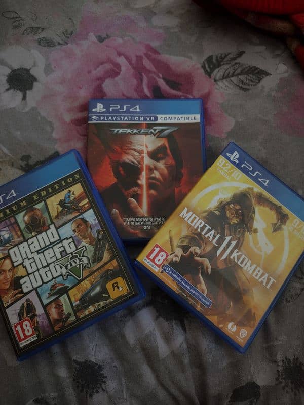 ps4 with 2 controller and 3 latest games 2