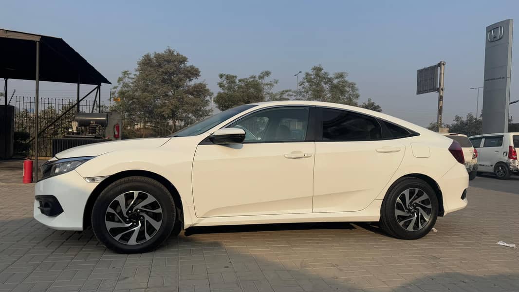 Honda Civic Oriel 1.8 i-VTEC CVT 2018 3