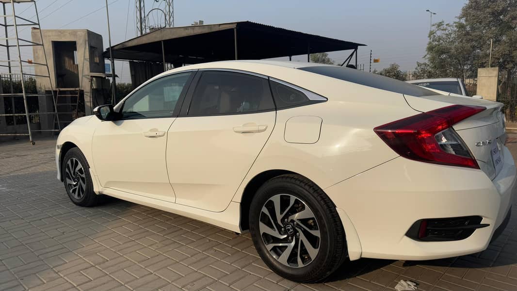 Honda Civic Oriel 1.8 i-VTEC CVT 2018 4