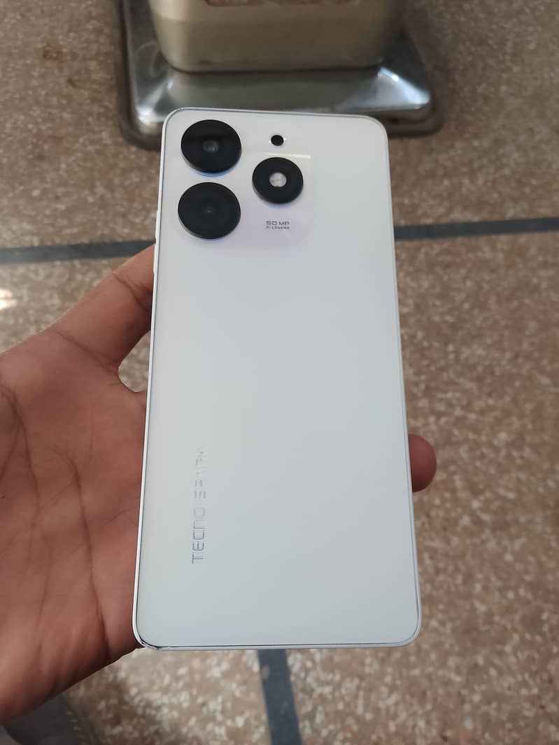 Tecno Spark 10pro 0