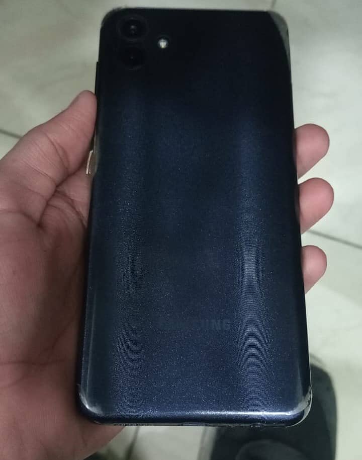 SAMSUNG A04 IN WARRANTY GENUAN CHARGER AND BOX 2