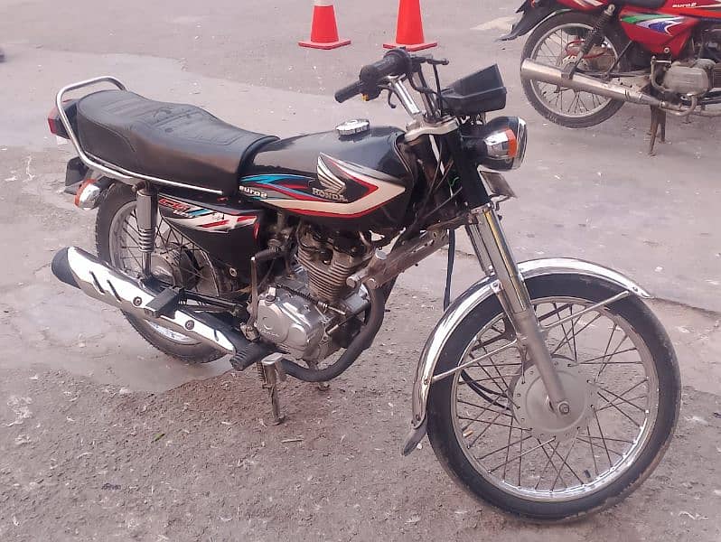 honda 125 in lush condition 2