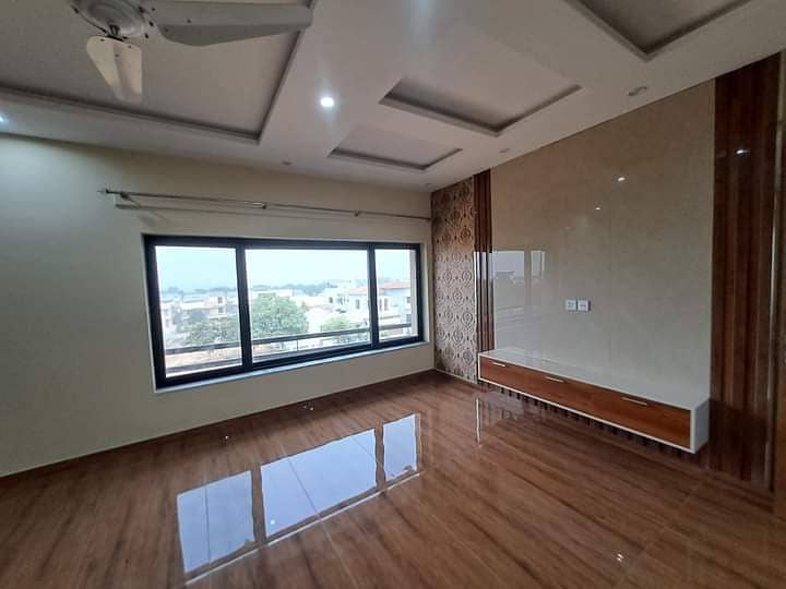 One Kanal House Available For Sale Prime Location 4