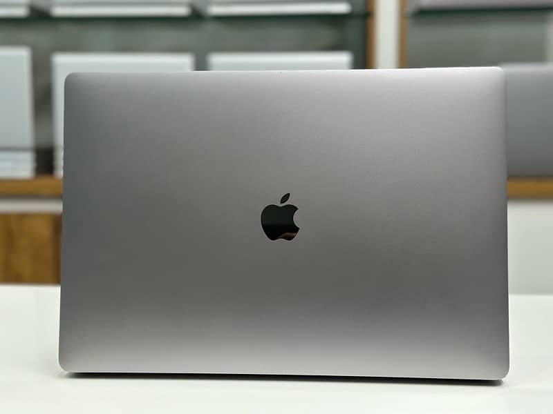 MACBOOK PRO 2019 !! 16-inch !! CORE-i7 !! 32 GB RAM !! 1 TB SSD 3