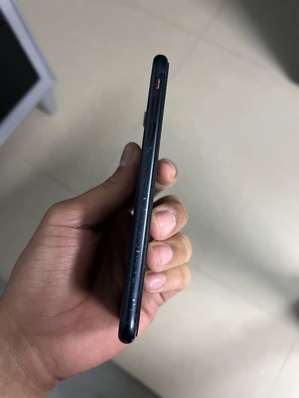 Iphone XR 64 GB NON PTA 4