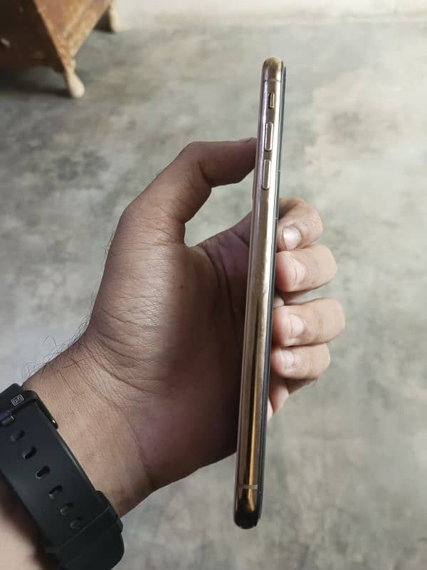 I phone XS Max 256GB Gold 2