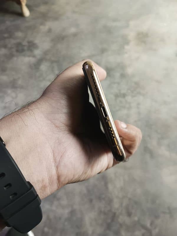 I phone XS Max 256GB Gold 4