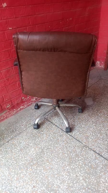 Boss Revolving Chair 1