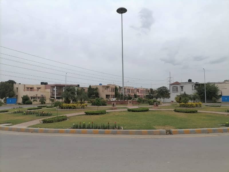 Get Your Hands On Commercial Plot In Lahore Best Area 6