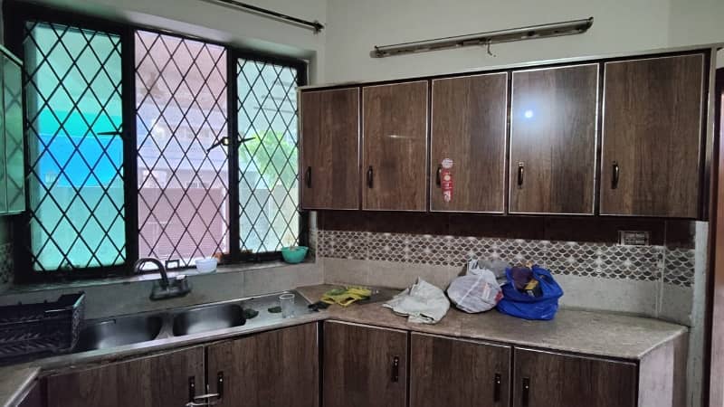 10 MARLA lower portion available in wapda town phase 1  (owner required small family) 8