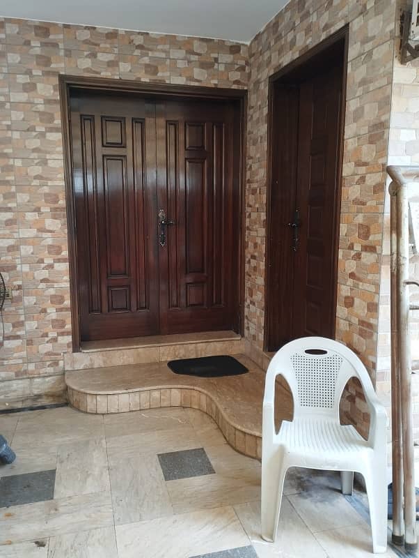 10 Marla Used House For Sale In Wapda Town 35