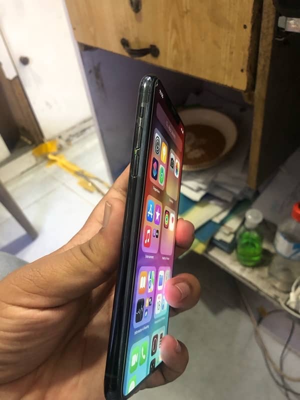 I phone 11 pro max 64GB factory unlock 3