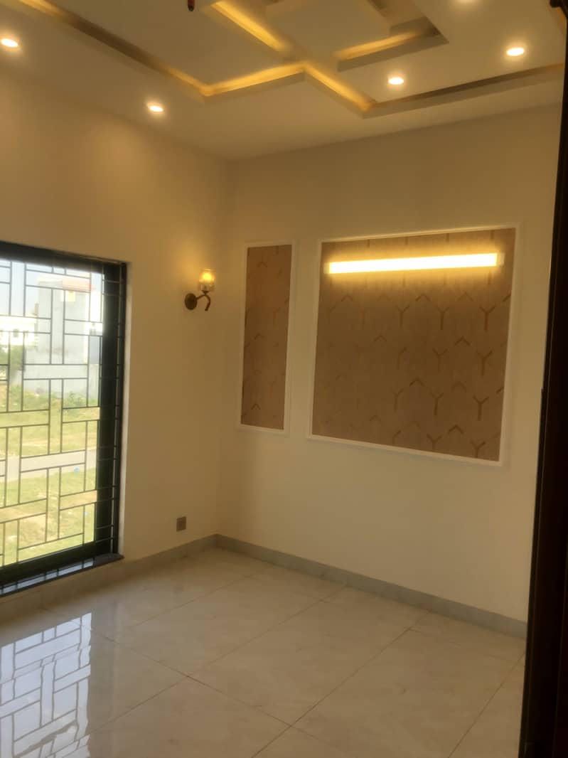 5 MARLA HOUSE FOR SALE IN KHAYABAN-E-AMIN 17