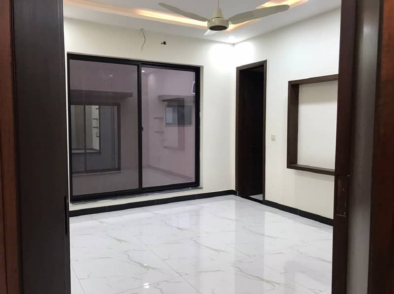 10 Marla House For Sale In Chambelli Block Bahria Town Lahore 3