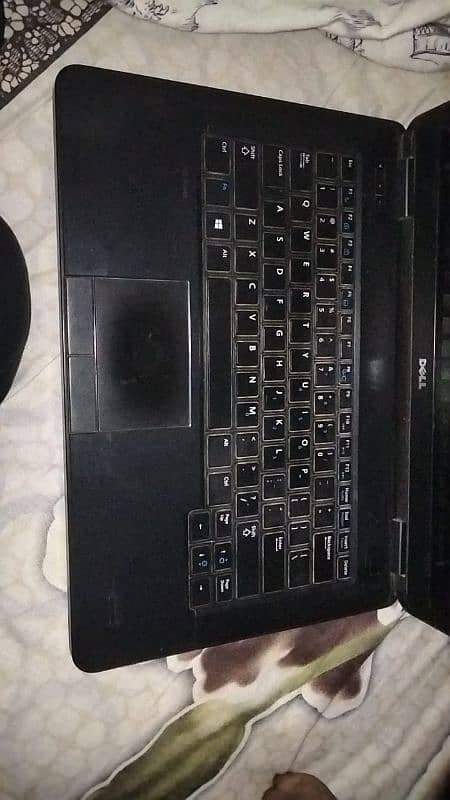 Dell Latitude E5440 0