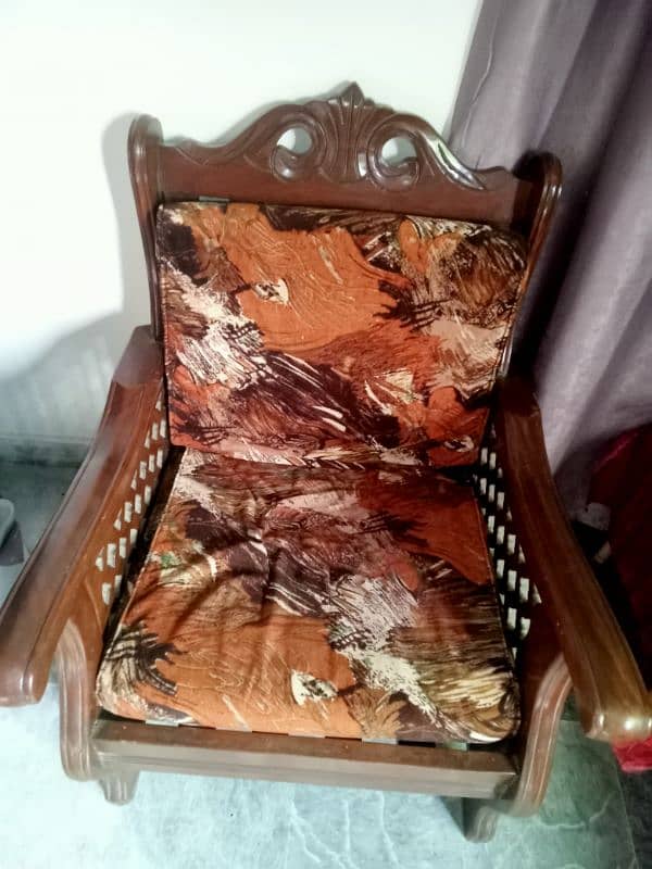 sofa set wood wala for sale good condition wood bi boht achi wali 2