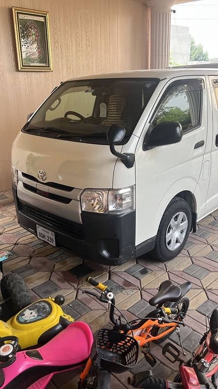 Toyata hiace model 2018 TRH 200 1