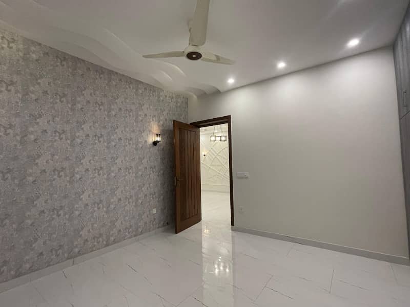 10 Marla House For Rent Available Chambeli Block Bahria Town Lahore 16