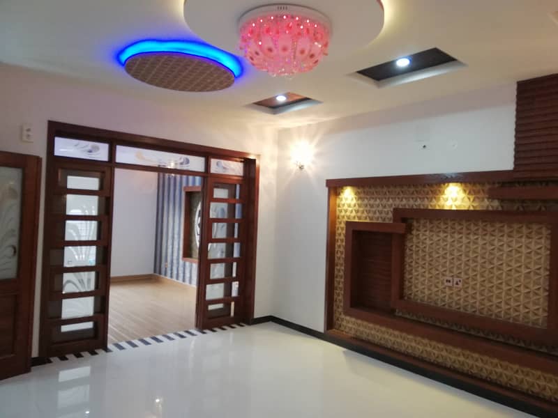 Slightly Used Luxury 10 Marla House Available For Rent in Janiper Block Bahria Town Lahore 3