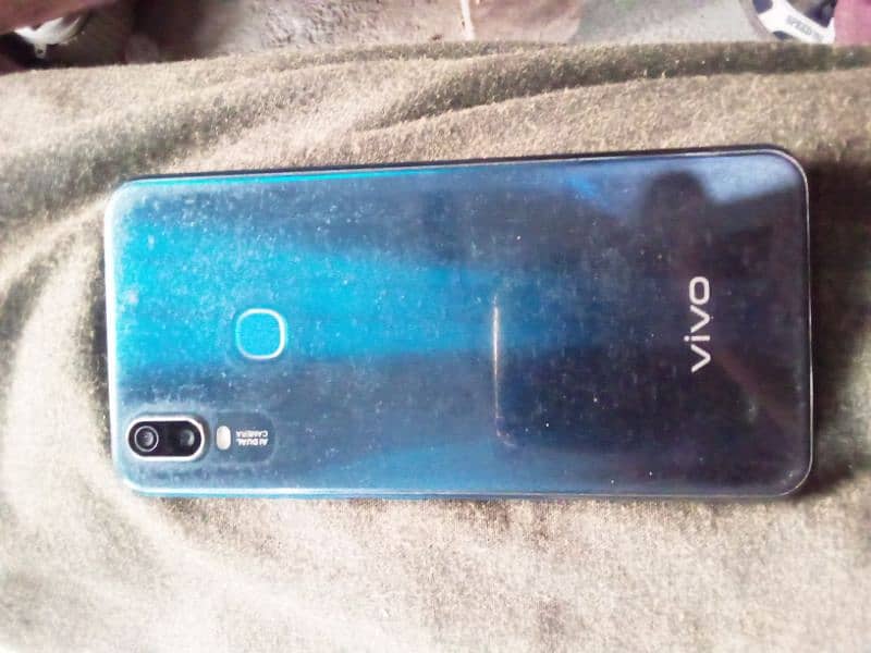 Vivo Y 11  with box and charger 3