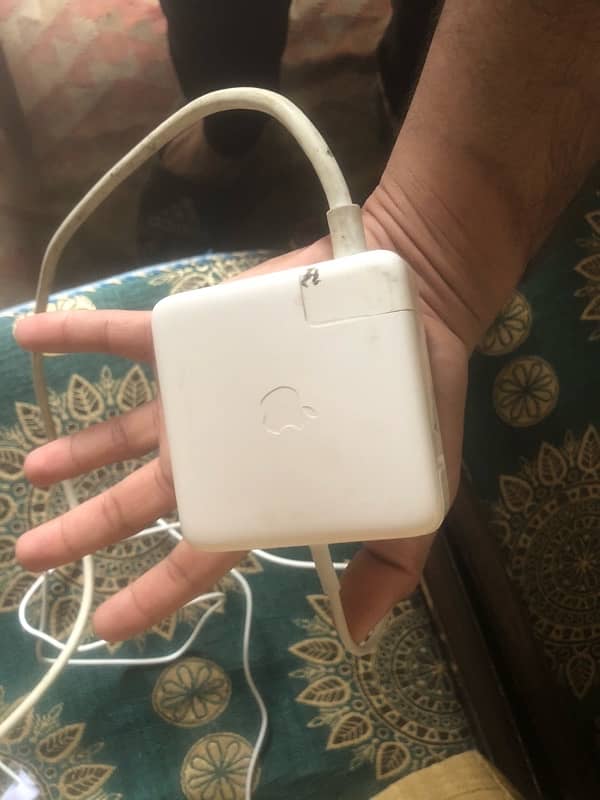 Original MacBook Charger 0