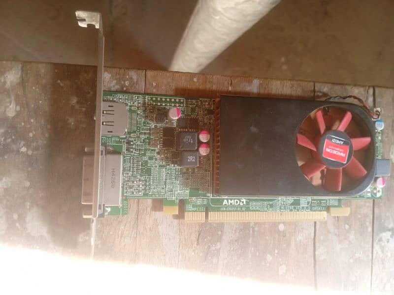 AMD R7 250 0