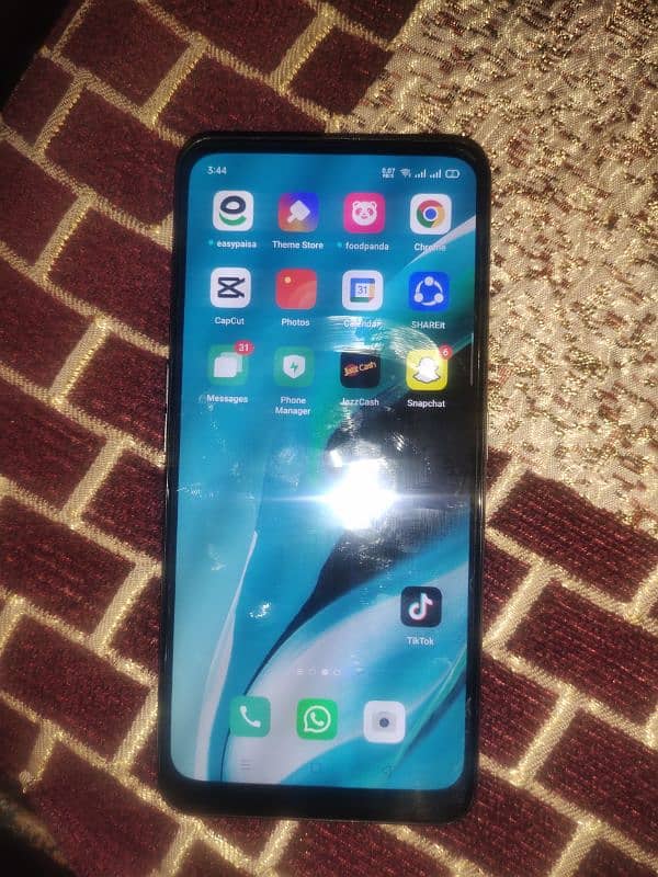 RINO 2 z 5g wala. 8.256gb  bak krak hai Baki all ok hai 2