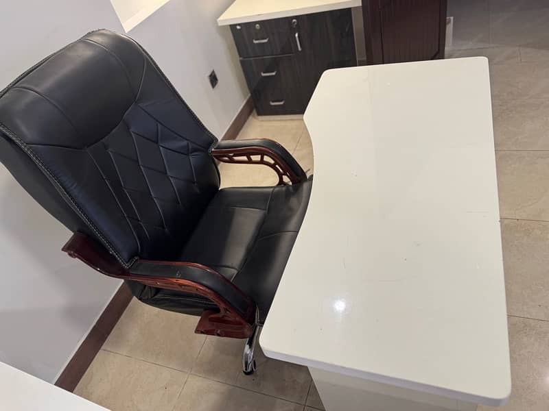 Executive White Computer Table with Chair 1