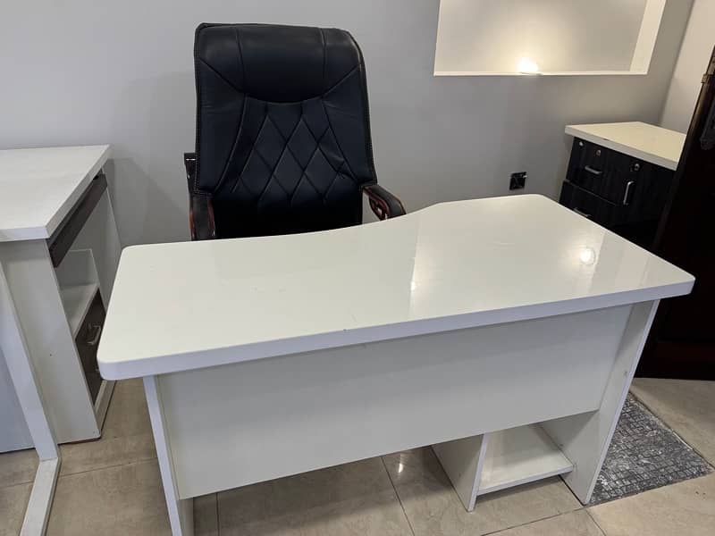 Executive White Computer Table with Chair 3