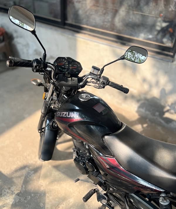 Suzuki GR 150 Black 2