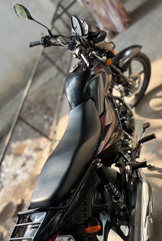 Suzuki GR 150 Black 3