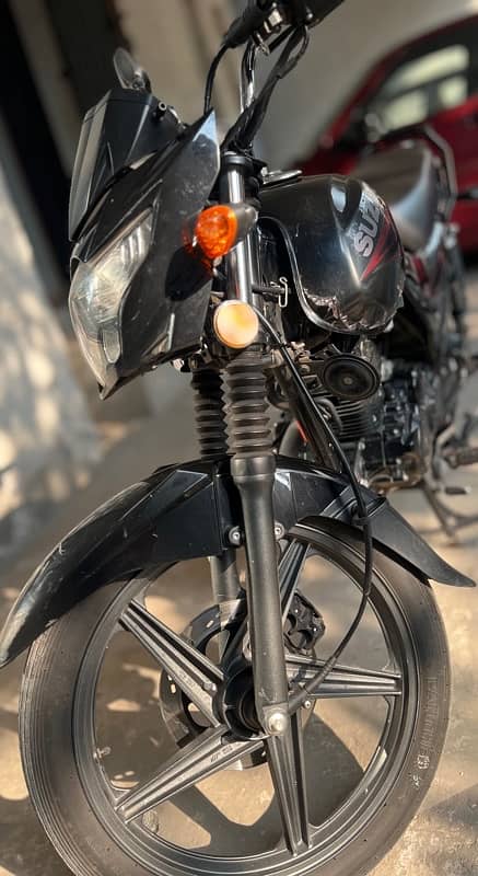 Suzuki GR 150 Black 5