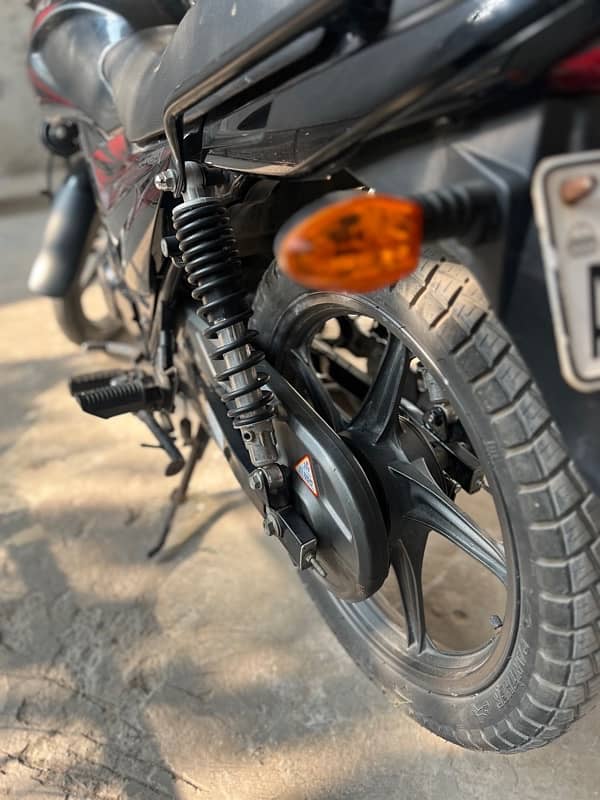 Suzuki GR 150 Black 6