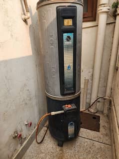 30 gallon water gyser in excellent working condition.