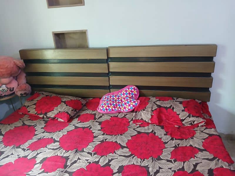 2 Sngle bed wooden in best condition. less use 1