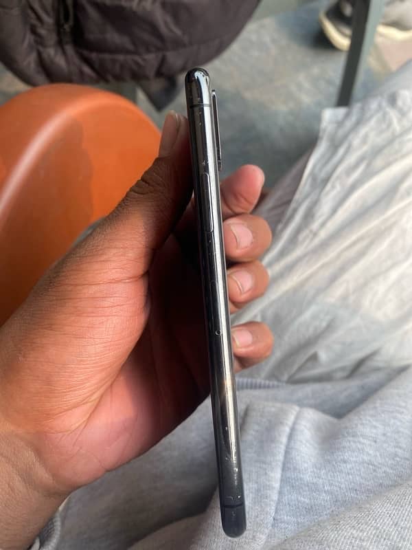 iPhone X (256GB) in Excellent Condition – Urgent Sale! 2