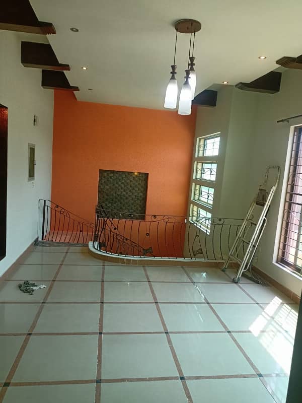 5 MARLA SINGLE STORY HOUSE 2 BED ATACH BATH TV LOUNCH DRYING KITCHEN 3