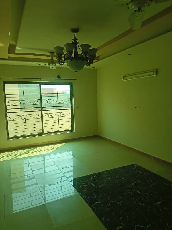 5 MARLA SINGLE STORY HOUSE 2 BED ATACH BATH TV LOUNCH DRYING KITCHEN 4