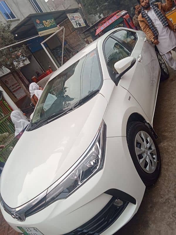 Toyota Corolla XLI 2018 white 4