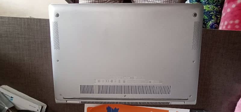 HP Elite book 1030 G2 new logo 0