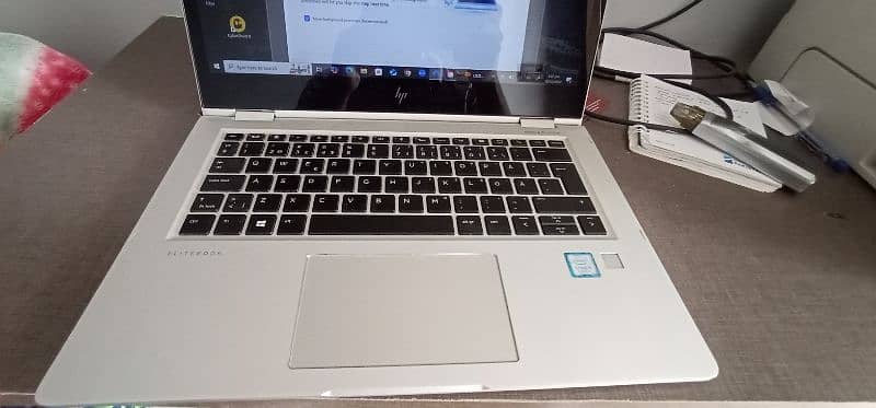 HP Elite book 1030 G2 new logo 3