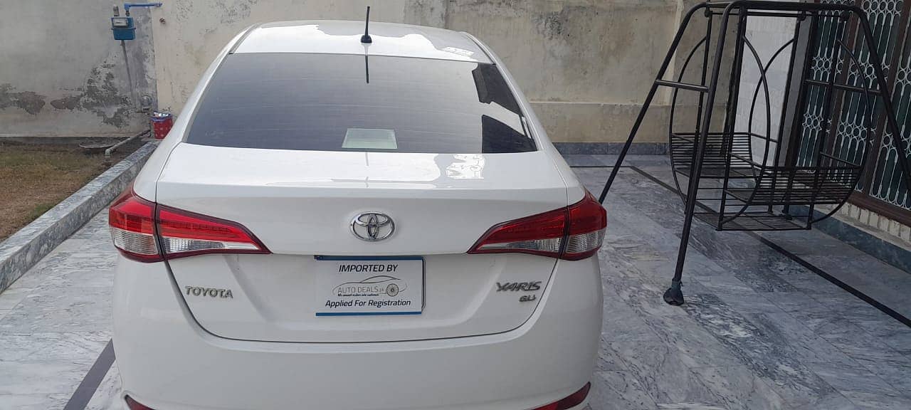 Toyota Yaris 2024 Manual punjab register driven only 2000km 4