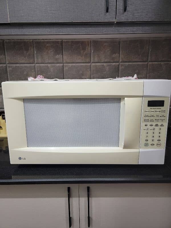 LG 60 Liters Full Size Microwave 0