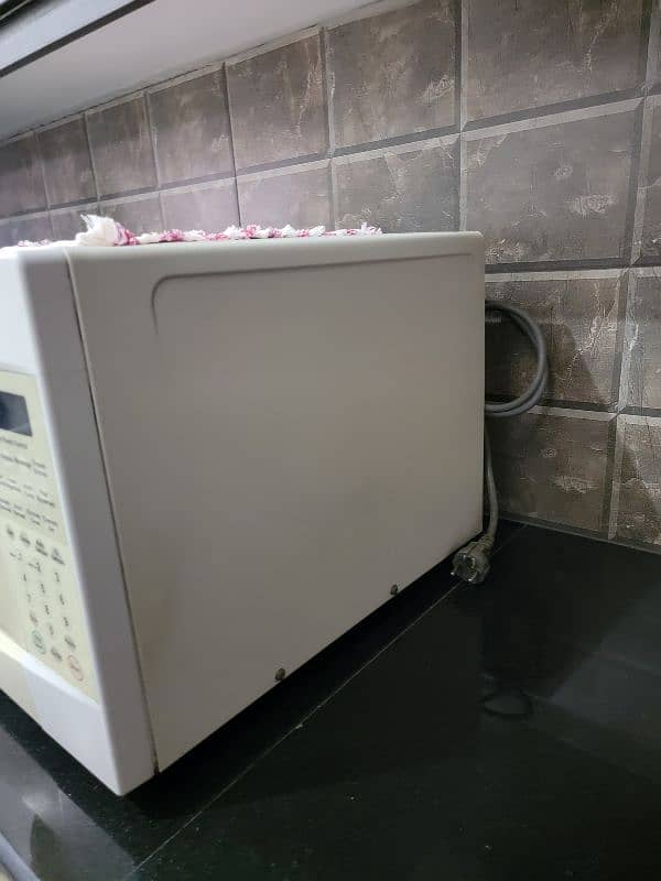 LG 60 Liters Full Size Microwave 1