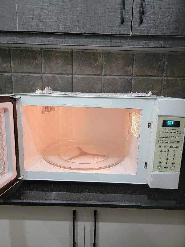 LG 60 Liters Full Size Microwave 3