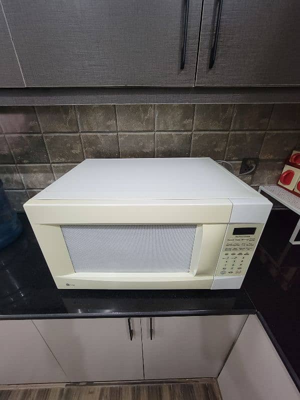 LG 60 Liters Full Size Microwave 4