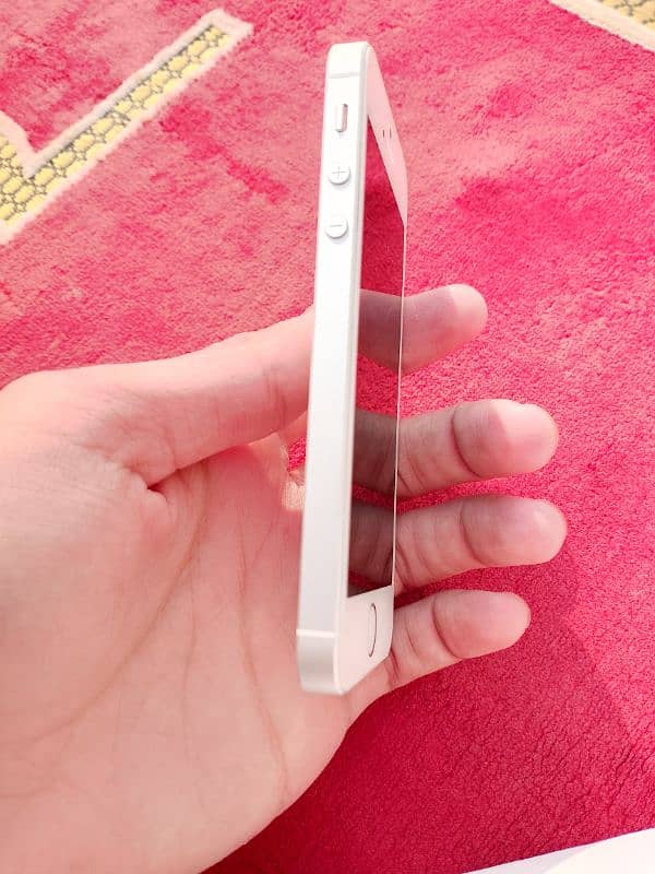 Mobile phone For Sale (Iphone Se) 2