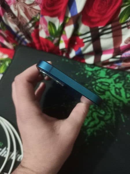 iphone 12 64 gb Urgent 6